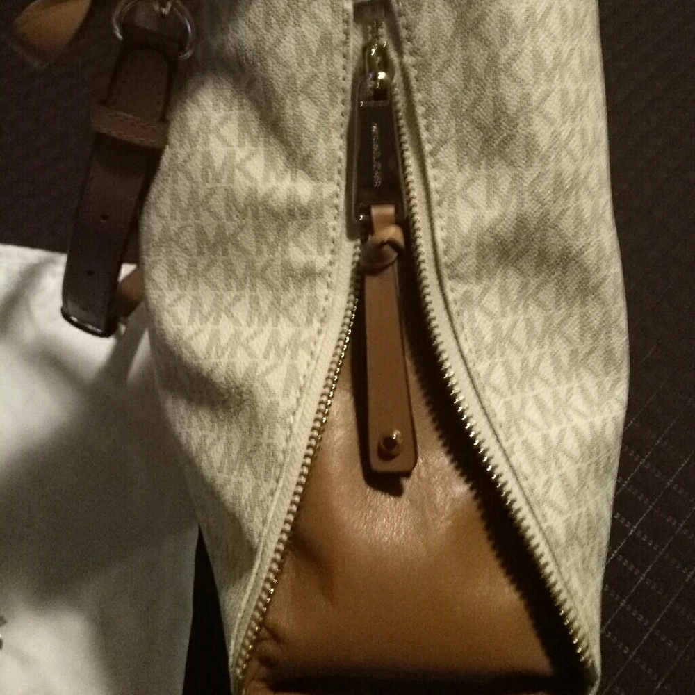 MK Purse - Picture 3 of 4